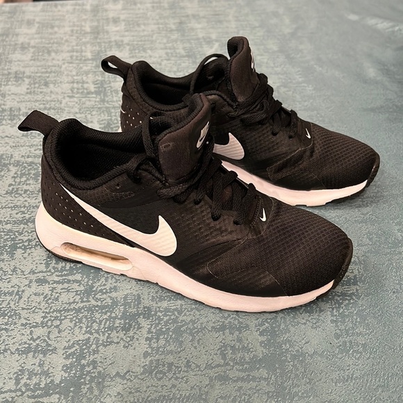 Nike Shoes - Nike Womens Air Max Tavas 916791-001 Black Running Shoes Sneakers Size 5.5